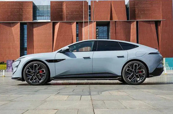 Tamamen Elektrikli Araç AVATR 12 Elektrikli Araç 700 km menzile sahip