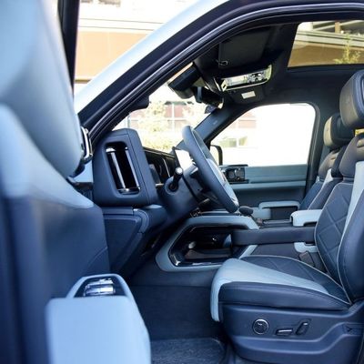 Yeni Elektrikli Dört Tekerlek Sürücü PHEV Byd Formula Leopard 5 505 KW'lık maksimum güç çıkışı ve 760 N · m'lik maksimum tork ile.