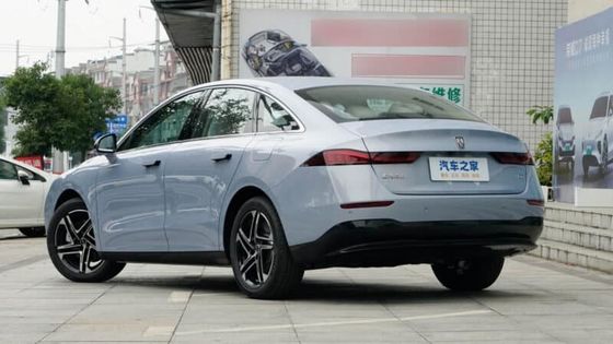 Roewe D7 EV için elektrikli araba RWD ile, 197 BHP, 0-100 Km/h 7.3 saniye içinde, 59,2 kWh LFP pil, 510 Km menzilli
