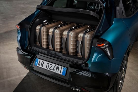 Alfa Romeo'nun en sportif kompakt arabası ilk EV Milano iki sürüş sistemi seçeneği ile 156hp ve 240hp WLTC 240miles