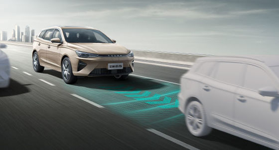 NEDC501Km Sürüş menzili Roewe Ei5 MPV Saf Elektrikli Araçlar En yüksek hız 185km/h 8.3sec 0-100km/h Hızlandırma