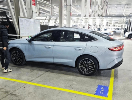 Ön Satış 2024 BYD Qinn L DM-i 80km Elektrikli Araç Yakında Hybrid Araba 1.5T 101ps L4 Yeni Engergy Aracı