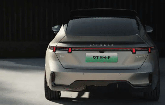 Bugün en yeni LYNK & CO 07 EM-P 126km uzun menzilli pro PHEV 160 kW elektrikli motor ve 350N.m torklu yeni enerji aracı