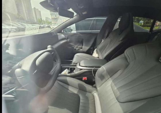 En sıcak Pekin Otomobil Gösterişi Jiyue07 200kw Motor Gücü 27w;S 200km/h'de en yüksek hızla saf elektrikli araba