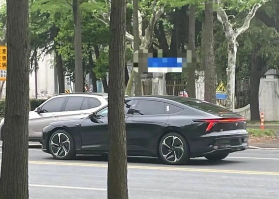 En sıcak Pekin Otomobil Gösterişi Jiyue07 200kw Motor Gücü 27w;S 200km/h'de en yüksek hızla saf elektrikli araba