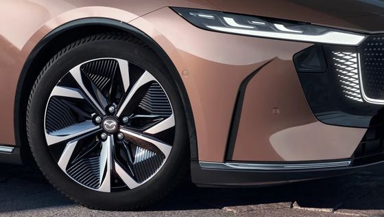 İlk saf elektrikli araç olan Mazda EZ-6 sıradan bir arka tekerlekli sedan.