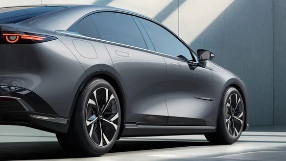 İlk saf elektrikli araç olan Mazda EZ-6 sıradan bir arka tekerlekli sedan.