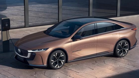 İlk saf elektrikli araç olan Mazda EZ-6 sıradan bir arka tekerlekli sedan.