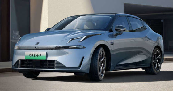 Güçlü Yeni Hibrit Araba LYNK&CO 07 EM-P 163 PS ve 255 Nm Döner ve 160kw Motor Gücü ve 3 Hızlı DHT Döner