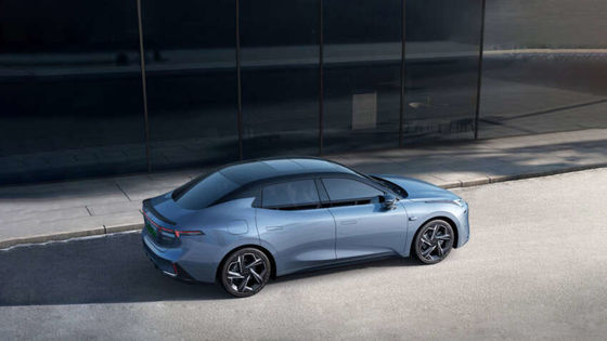 Güçlü Yeni Hibrit Araba LYNK&CO 07 EM-P 163 PS ve 255 Nm Döner ve 160kw Motor Gücü ve 3 Hızlı DHT Döner