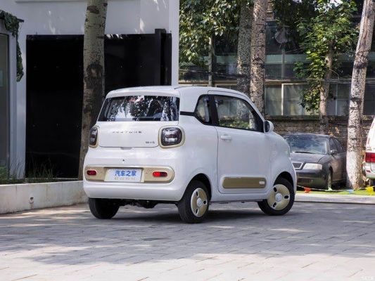 Satış öncesi Micro-ev FAW Bestune Pony Hatch 120km menzile sahip 20kw/27P.s Motor gücü Elektrikli 3 kapılı/4 koltuklu Güvenlik tasarımı