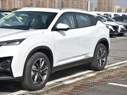 2024 Yeni Hibrit Dongfeng Forthing Haohan PHEV 1.5t Fwd Kompakt SUV Aracı 5 Koltuklu Hibrit Elektrikli Petrol Aracı