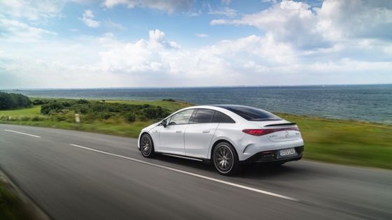 Süper uzun menzilli elektrikli araç Mercedes-Benz EQE AMG 53 4MATIC + 460kw/625P.s motor gücü 220km/h en yüksek hızla