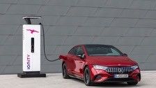 Sıcak satış elektrikli araç Mercedes-Benz EQE AMG 43 4MATIC 90.6kwh pil 350kw/476P.s motor gücü ile 450km menzil