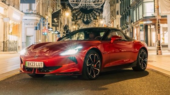 MG Cyberster Trophy tüm elektrikli spor arabası Sağlıklı 335 b.h. ve 350 lb Ft Tork, 77kwh pil altında 336 mil menzil