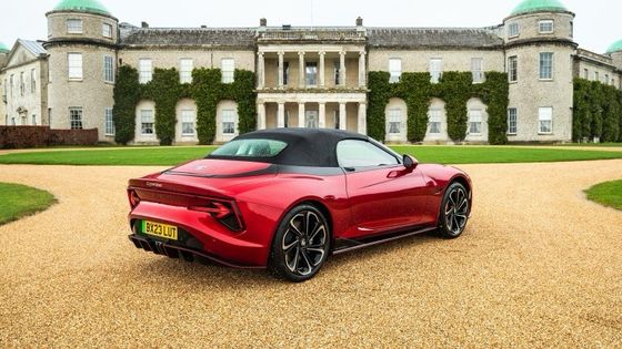 MG Cyberster Trophy tüm elektrikli spor arabası Sağlıklı 335 b.h. ve 350 lb Ft Tork, 77kwh pil altında 336 mil menzil