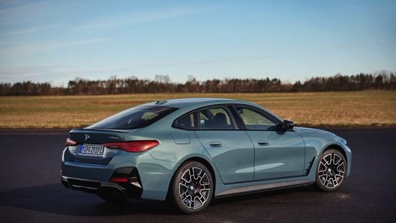 Tamamen elektrikli araç yüksek performanslı 450km menzilli BMW i4 hızlandırma 0-100km/h 3.9s 225km/h en yüksek hız 400kw güç