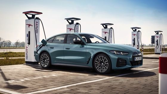 Tamamen elektrikli araç yüksek performanslı 450km menzilli BMW i4 hızlandırma 0-100km/h 3.9s 225km/h en yüksek hız 400kw güç