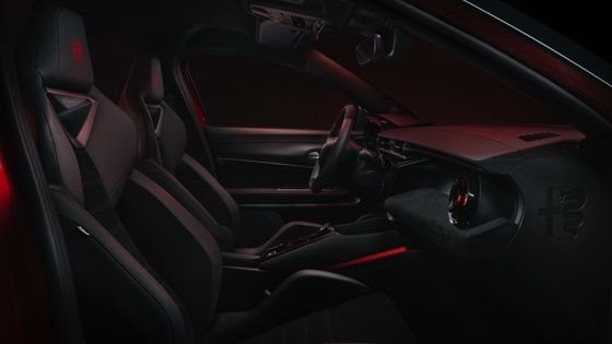 İlk EV Kompakt Araba Alfa Romeo Junior Electric 54.8kwh pil ve maksimum gücü 158kW ile 345 mil menzile kadar.