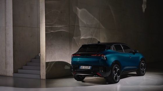 İlk EV Kompakt Araba Alfa Romeo Junior Electric 54.8kwh pil ve maksimum gücü 158kW ile 345 mil menzile kadar.