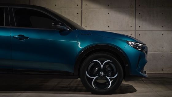 İlk EV Kompakt Araba Alfa Romeo Junior Electric 54.8kwh pil ve maksimum gücü 158kW ile 345 mil menzile kadar.