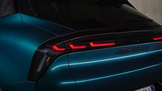 İlk EV Kompakt Araba Alfa Romeo Junior Electric 54.8kwh pil ve maksimum gücü 158kW ile 345 mil menzile kadar.