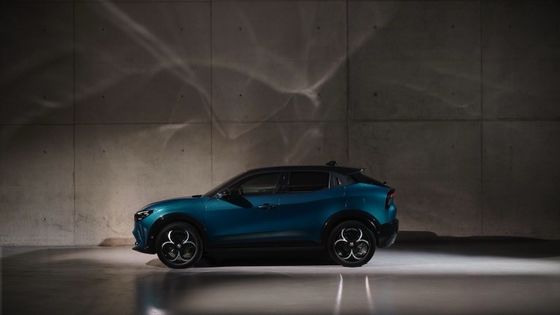 İlk EV Kompakt Araba Alfa Romeo Junior Electric 54.8kwh pil ve maksimum gücü 158kW ile 345 mil menzile kadar.