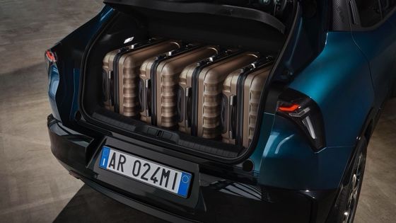 İlk EV Kompakt Araba Alfa Romeo Junior Electric 54.8kwh pil ve maksimum gücü 158kW ile 345 mil menzile kadar.