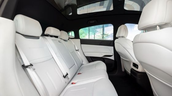 Xpeng G6 RWD Uzun Menzilli Elektrikli Araç SUV EV Elektrikli Araba 210kw motor gücüyle RWD sürüşü ve 490km menzilli