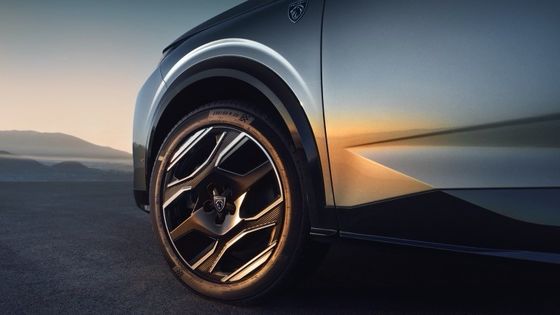 Ön satış 2024 Peugeot E-5008 SUV 500km menzile sahip 326 beygir gücü (240 KW) Çift motorlu AWD Saf elektrikli araç