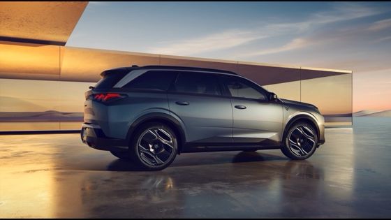 Ön satış 2024 Peugeot E-5008 SUV 500km menzile sahip 326 beygir gücü (240 KW) Çift motorlu AWD Saf elektrikli araç