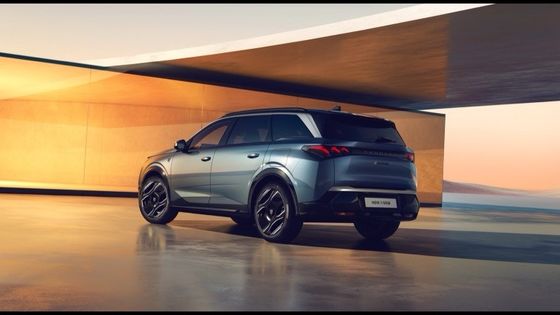 Ön satış 2024 Peugeot E-5008 SUV 500km menzile sahip 326 beygir gücü (240 KW) Çift motorlu AWD Saf elektrikli araç