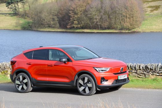 Volvo EC40 Ultimate Twin Motor ile WLTP 326Miles 4.7sec hızlandırma 0-62mph 408hp motor at gücü