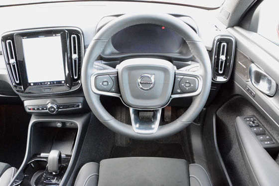 Volvo EC40 Ultimate Twin Motor ile WLTP 326Miles 4.7sec hızlandırma 0-62mph 408hp motor at gücü