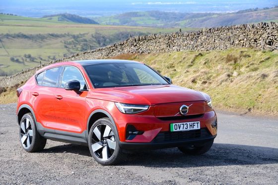 Volvo EC40 Ultimate Twin Motor ile WLTP 326Miles 4.7sec hızlandırma 0-62mph 408hp motor at gücü