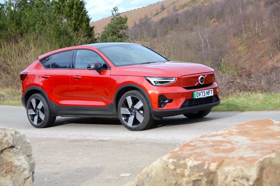 Volvo EC40 Ultimate Twin Motor ile WLTP 326Miles 4.7sec hızlandırma 0-62mph 408hp motor at gücü