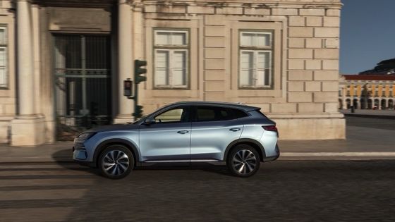 FWD 1.5L Motor BYD SEAL U DM-i PHEV Elektrikli Otomobil Elektrikli Motorlu 18.3kwh Pil Maksimum Gücü 214bhp