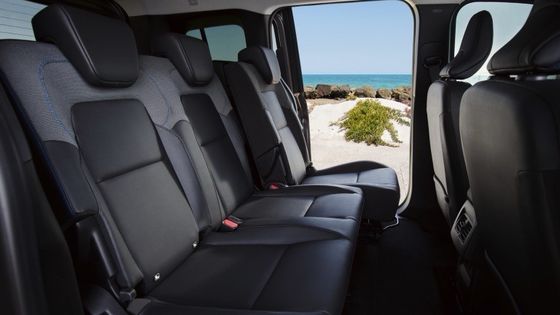 Konforlu sürüş pozisyonu ve pratik kabin Nissan Townstar MPV Pure Ev WLTP 285km ile