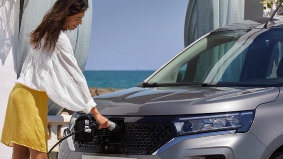 Konforlu sürüş pozisyonu ve pratik kabin Nissan Townstar MPV Pure Ev WLTP 285km ile