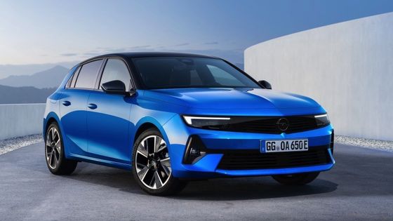 Opel Astra Electric'de 54kwh pil ile konforlu sürüş elektrikli araç 170km/h maksimum hızda 150kw motor gücü