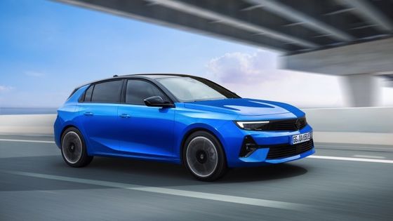 Opel Astra Electric'de 54kwh pil ile konforlu sürüş elektrikli araç 170km/h maksimum hızda 150kw motor gücü
