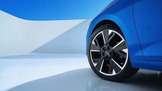 Opel Astra Electric'de 54kwh pil ile konforlu sürüş elektrikli araç 170km/h maksimum hızda 150kw motor gücü