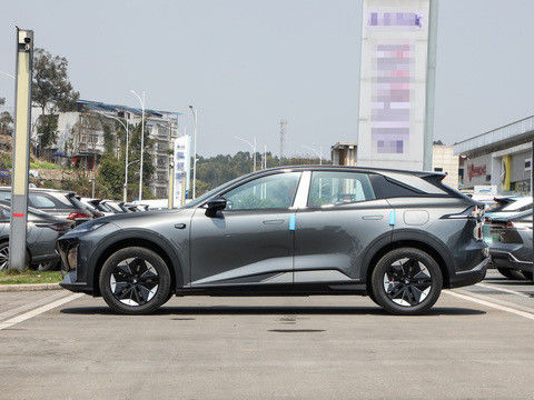 En yeni HUAWEI Sistemi DEEPAL S07 2024 EREV 121km CLTC0.5h Hızlı şarj süresi 175kW Maksimum Güç 320N.m Döngü