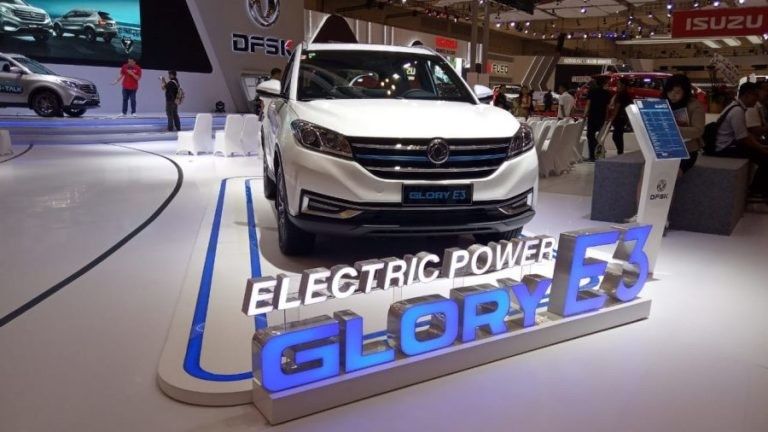 Dongfeng Glory E3 Elektrikli SUV Arabalar EV AMG Tahrik Ünitesi Elektrikli 5 Kişilik Araba
