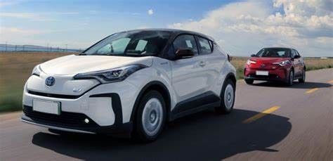 Toyota Izoa Saf Elektrikli Arabalar Nedc 400km EV Arabalar SUV 54.3kwh 150kw 300nm 204HP