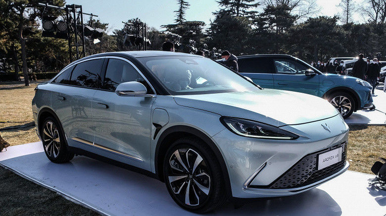 ARCFOX S Küçük Elektrikli SUV Arabalar 500km Menzil FWD Soldan Direksiyonlu Araba