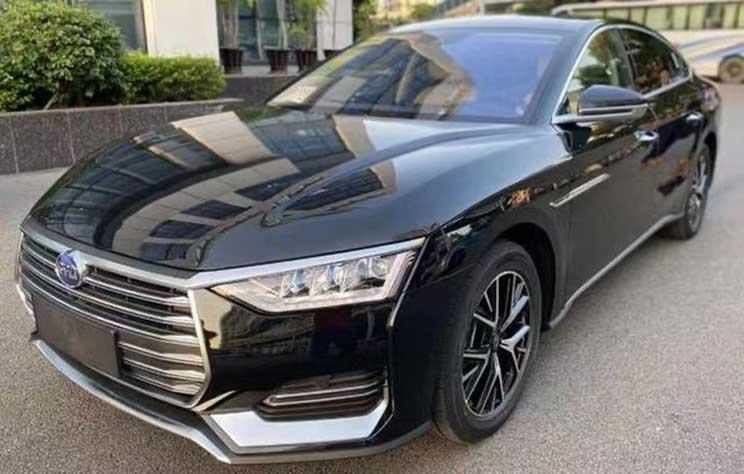 BYD E9 Büyük Elektrikli Arabalar Lüks Sedan Soldan Direksiyonlu 185km / s 506km Menzil