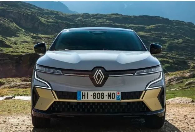 Uzun süreli test sürüşü Renault Megane E-Tech Bataryası kapasitesi 40/60kWh, yaklaşık 158/208 mil menzil