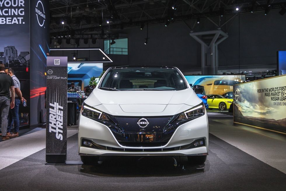 2024 Nissan Leaf S hatchback yeni enerji arabalarında yerel yolculuk için 180 millik menzile sahip benzinsiz.