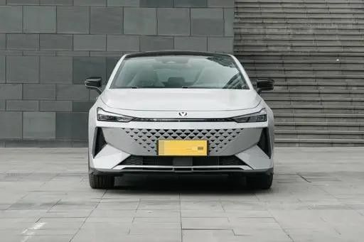2024 Changan UNI V Plug In Hibrit Elektrikli Araba